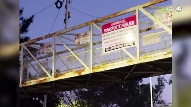 Con mantas, transportistas reclaman al gobierno estatal por atraso en pago del subsidio a la tarifa