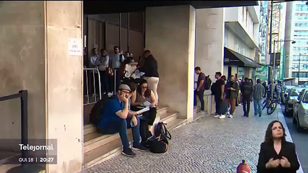 IDOSOS COM 300€ E ELES RECLAMAM POR RECEBEREM 600€