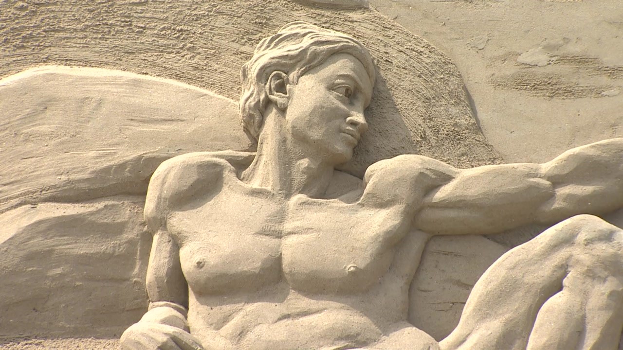 모래 조각으로 재탄생한 명화들...해운대 모래축제 / YTN