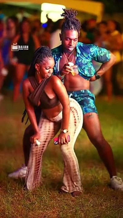 Jemima & Jones Beautiful Soloku Dance At A Party