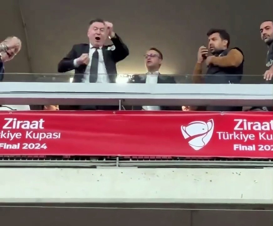 Beşiktaşlı Yöneticiden Trabzonspor Taraftarına Skandal Hareket!