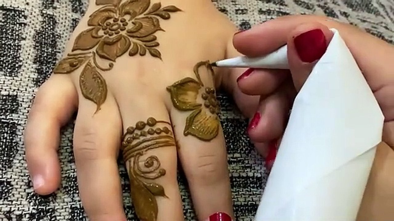رسمة سهلة وجميلة نقش حناء للعيد تعليم باسهل طريقة (للبنات الصغ_ Mehndi Art