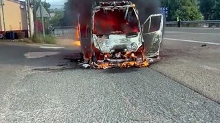 Sofocan un incendio en un microbús en Trabazos (Zamora) que se salda sin heridos