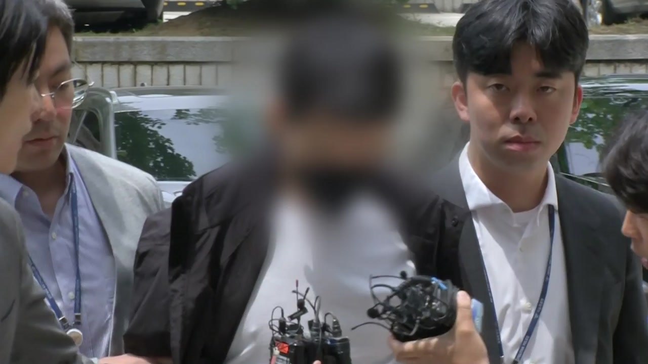 경복궁 담벼락 낙서 사주 '이 팀장' 구속 기로...화물차 추돌 2명 부상 / YTN