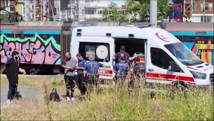 Marmaray'da korku dolu anlar! Dengesini kaybeden genç raylara düştü