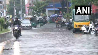 भारी बारिश के बाद विजयवाड़ा की सड़कों पर जलभराव देखने को मिला