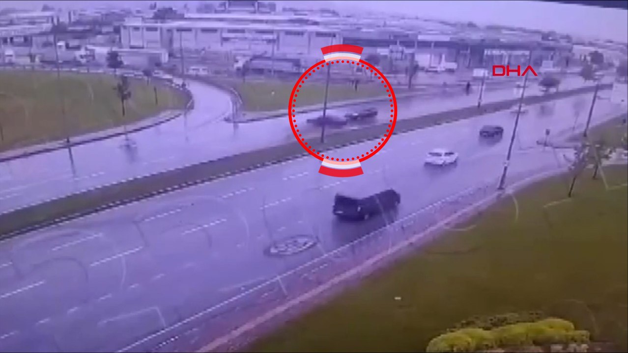 Otomobilin ciple çarpıştığı, 2 kişinin öldüğü kazanın görüntüleri ortaya çıktı
