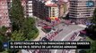 El espectacular salto en paracaídas con una bandera de 54 m2 en el desfile de las Fuerzas Armadas