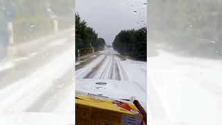 Vicenza, grandinata eccezionale ad Agugliaro: le strade sembrano innevate. Il video