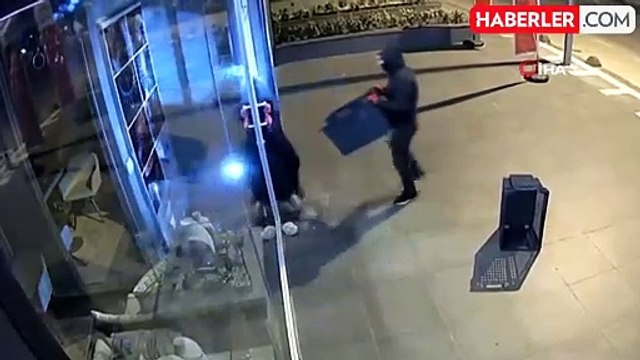 Kadıköy'de Kuyumcudan 2.5 Milyon Liralık Ziynet Eşyası Çalındı