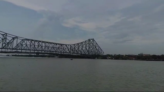 মধ্য রাতে আছড়ে পড়বে ঘূর্ণিঝড় ‘রেমাল’! গঙ্গাপাড়ের বাসিন্দাদের সতর্কীকরণ প্রশাসনের, বন্ধ ভেসেল পরিষেবা