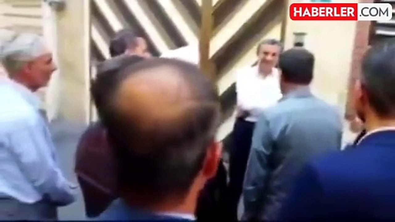 Ahmedinejad, İran'da cumhurbaşkanlığı seçimlerinde aday olabilmek için şartları değerlendiriyor