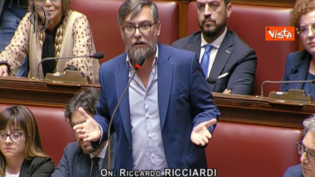 Le Bandiere della Pace e della Palestina in Aula alla Camera, M5S chiede riconoscimento Palestina