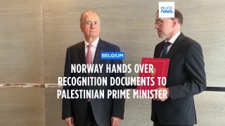 Norway hands over recognition documents to Palestinian prime minister in Brussels