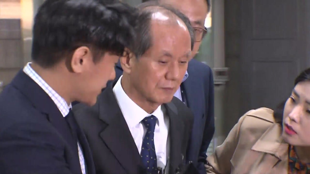 '가습기 살균제 과장 광고' SK디스커버리· 전 대표 기소 / YTN