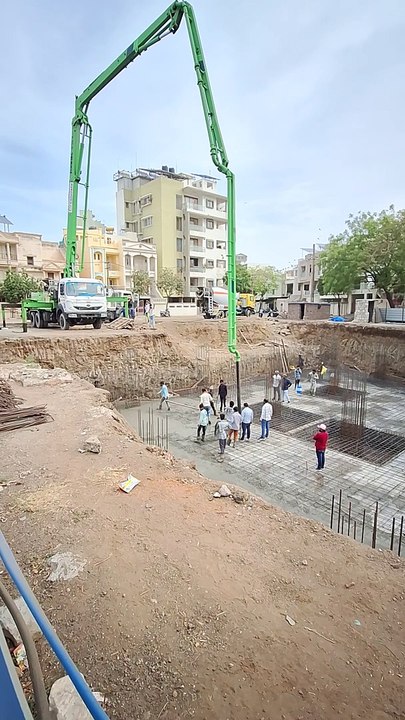 Efficient Slab Filling with a Truck Mounted Concrete Pump Watch the Magic!