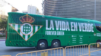 El autobús del Betis llega al Bernabéu