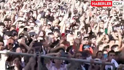 Şampiyonluk kutlamasını fırsata çevirdiler! Beşiktaşlı taraftarlar, tezahüratlarla Başkan Arat'tan transfer istedi