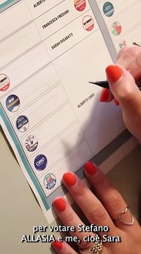 La candidata della Lega chiede di votare M5S in un video che scatena polemiche e sui social ne pubblica uno diverso