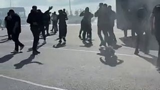 Échauffourées au péage de Fresnes : Supporters lyonnais regroupés, vols dans les bus parisiens signalés