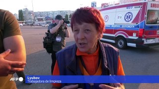 Al menos seis muertos deja bombardeo ruso a un hipermercado en el noreste de Ucrania