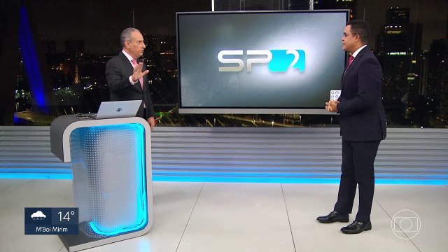 Apresentador da Globo esquece fala e faz Burnier cair na risada: Gente!