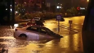 Hatay'da caddeler göle döndü