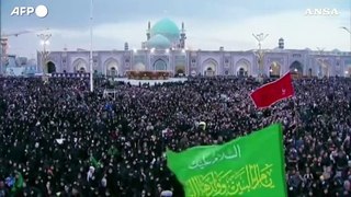 Raisi, tre milioni di iraniani ai funerali a Mashhad