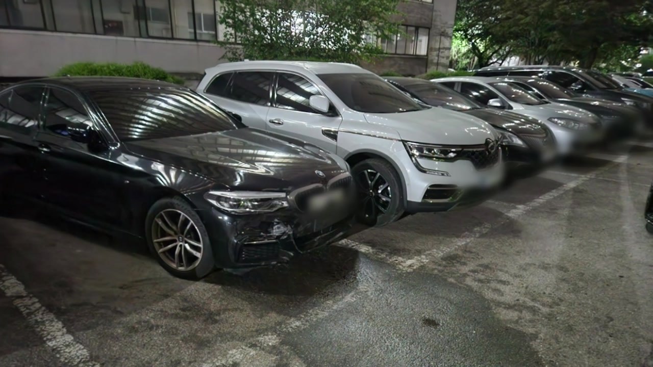 아파트 주차장에서 차량 3대 추돌..."만취 운전" / YTN
