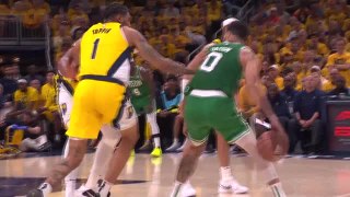 Tatum behind-the-back pass leads to Horford three