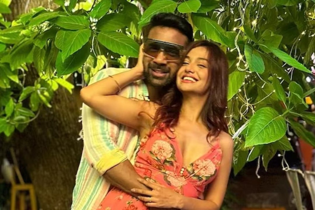 शादी के 3 महीने बाद एक्ट्रेस Divya Agarwal का वीडियो वायरल, लोगों ने कहा- प्रेग्नेंट हैं