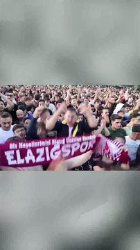 Elazığspor taraftarlarından şampiyonluk kutlaması