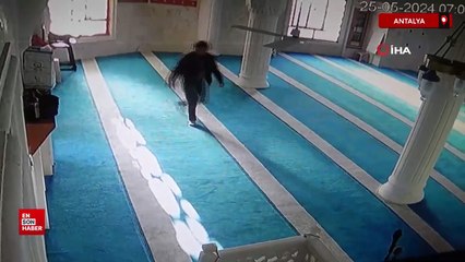 Manavgat’ta caminin yardım kasasını kıran hırsız 15 bin TL çaldı