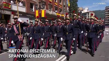 Katonai díszszemlét tartott Spanyolország