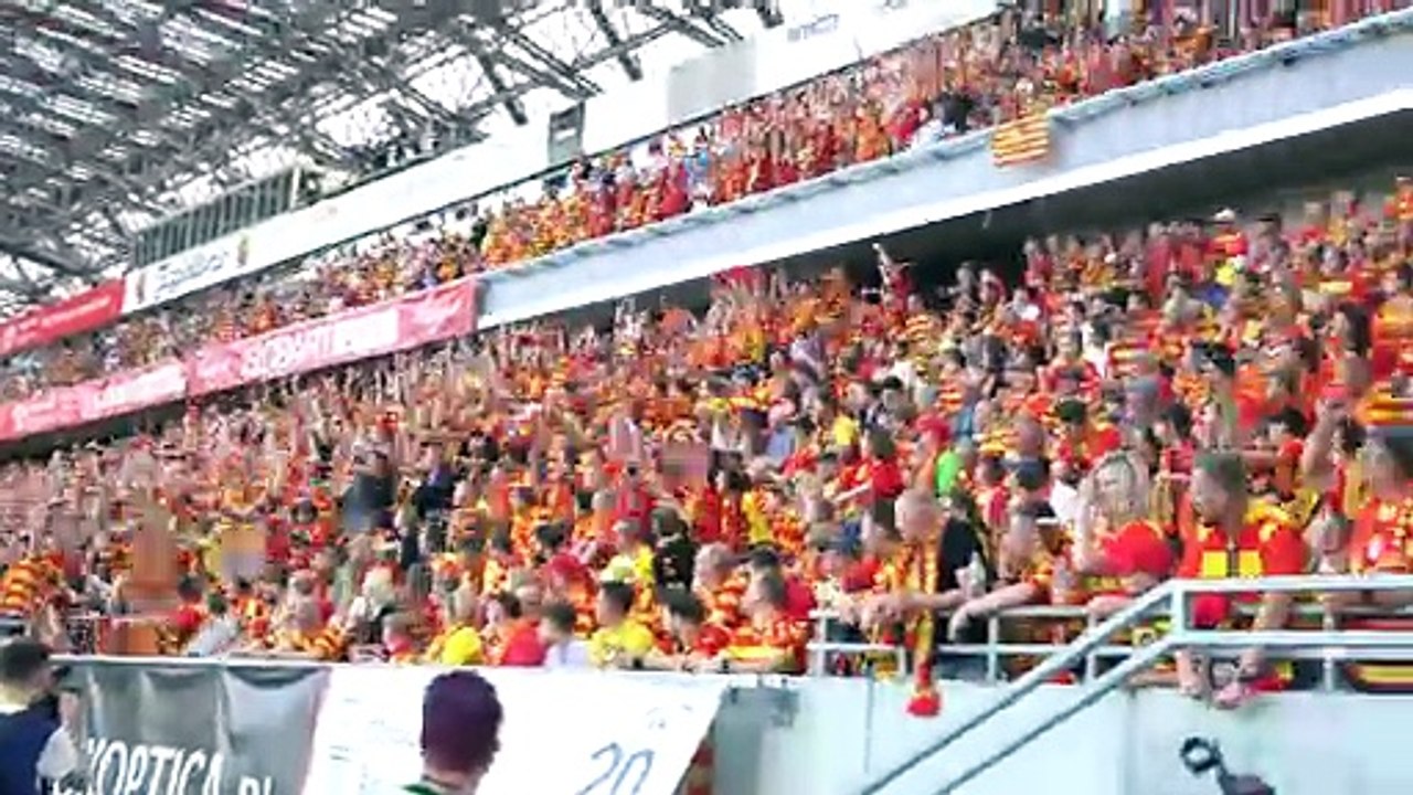 Białystok. Wokół meczu Jagiellonia-Warta. Co się działo na trybunach na murawie i wokół niej