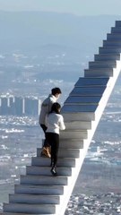 Dikkat izlerken bile düşebilirsiniz! Bu merdivenlerden çıkmak yürek ister