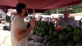 Kelek karpuz iade isteğine pazarcı elinde bıçakla karşı çıktı