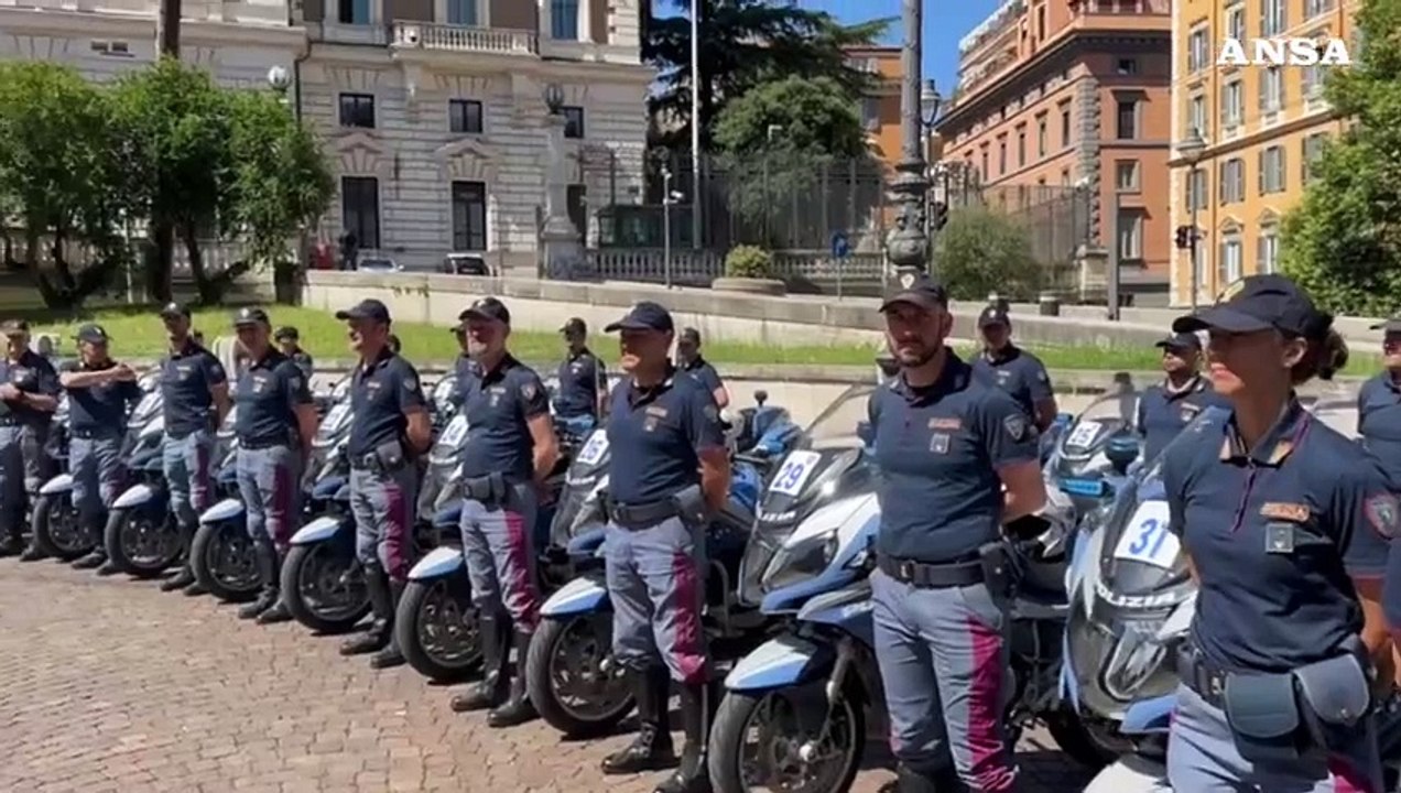 Giro, il capo della Polizia incontra la scorta della corsa rosa