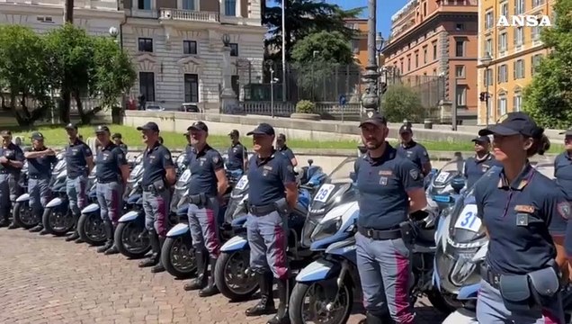 Giro, il capo della Polizia incontra la scorta della corsa rosa