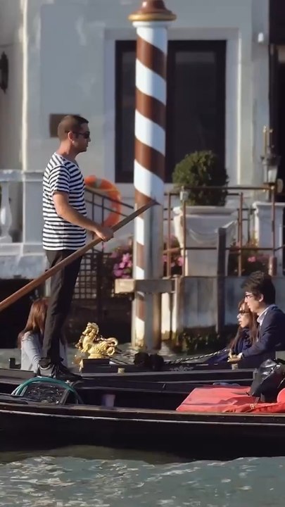 LES ICONIQUES gondoles de Venise