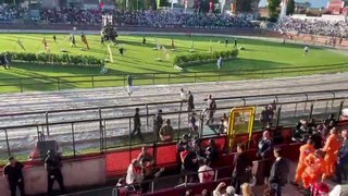 Palio di Legnano,  vince Legnarello: tafferugli fra contradaioli e forze dell'ordine (Video Camilla Garavaglia)