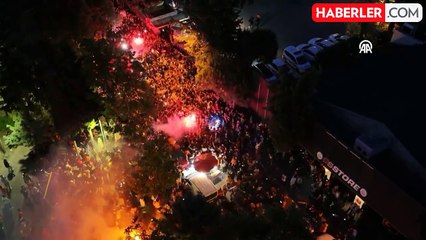 Yurdun dört bir yanı sarı-kırmızı! Taraftarlar, şampiyonluk sonrası sokaklara döküldü