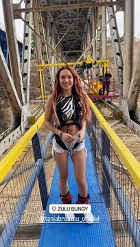 Αμούτζας και Μπρεάζου στον Ισθμό της Κορίνθου - Καρέ καρέ η στιγμή της πτώσης από τη γέφυρα