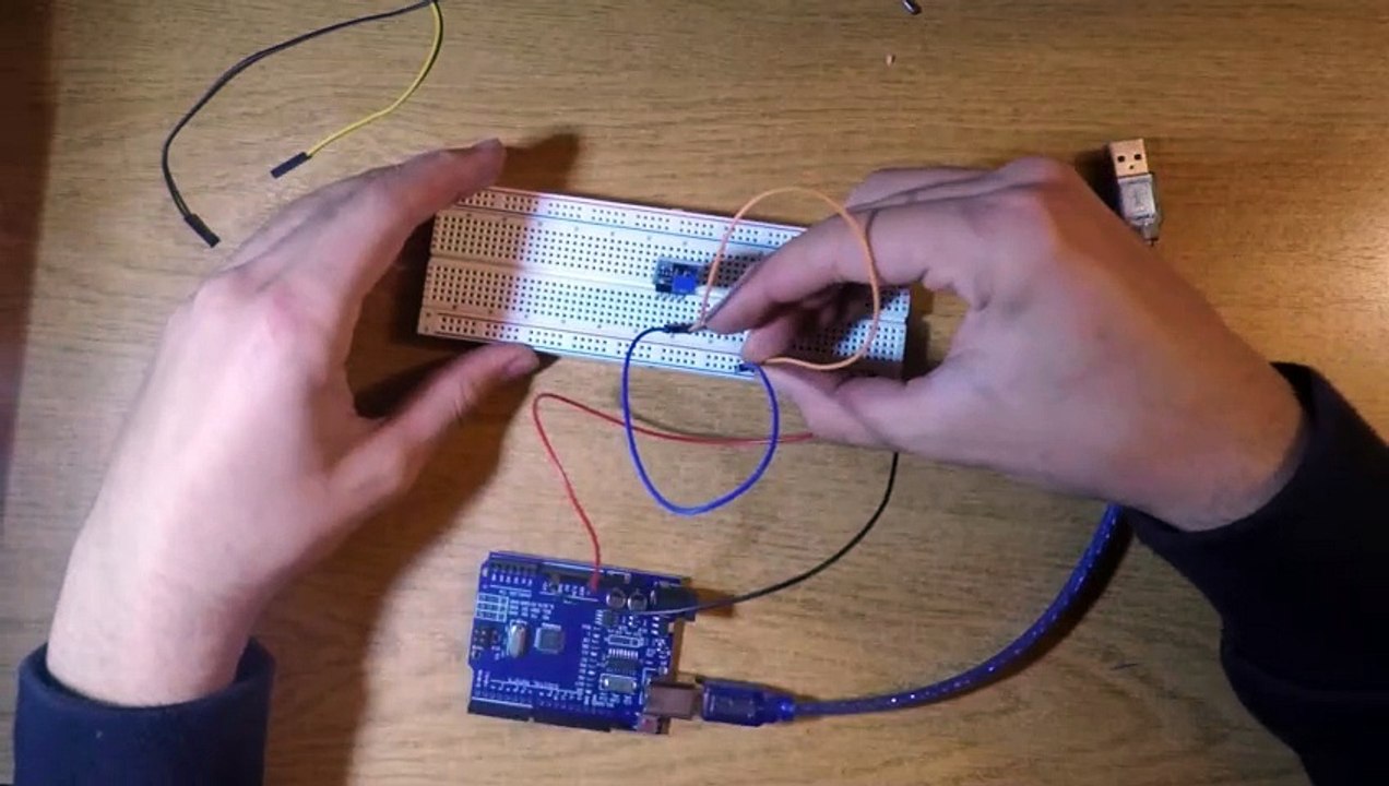 Come collegare e configurare un sensore di umidità del terreno con Arduino UNO