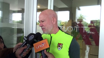 Antonio Carlos Zago, técnico de la Verde habla en Santa Cruz.