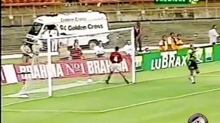 Com vocês, todos os gols de Edmundo contra o Flamengo, vestindo a camisa do Vasco