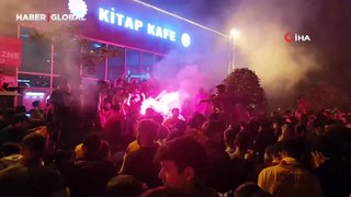 Karabük'te şampiyonluk kutlamasından renkli görüntüler: Beşiktaş ve Fenerbahçeli taraftarlar da sokaklarda