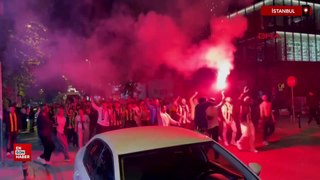 Bağdat Caddesi’nde Galatasaray taraftarlarının araçlarına saldırı