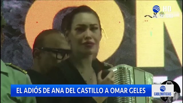Ana del Castillo dedica entre lágrimas Una Hoja en Blanco a Omar Geles