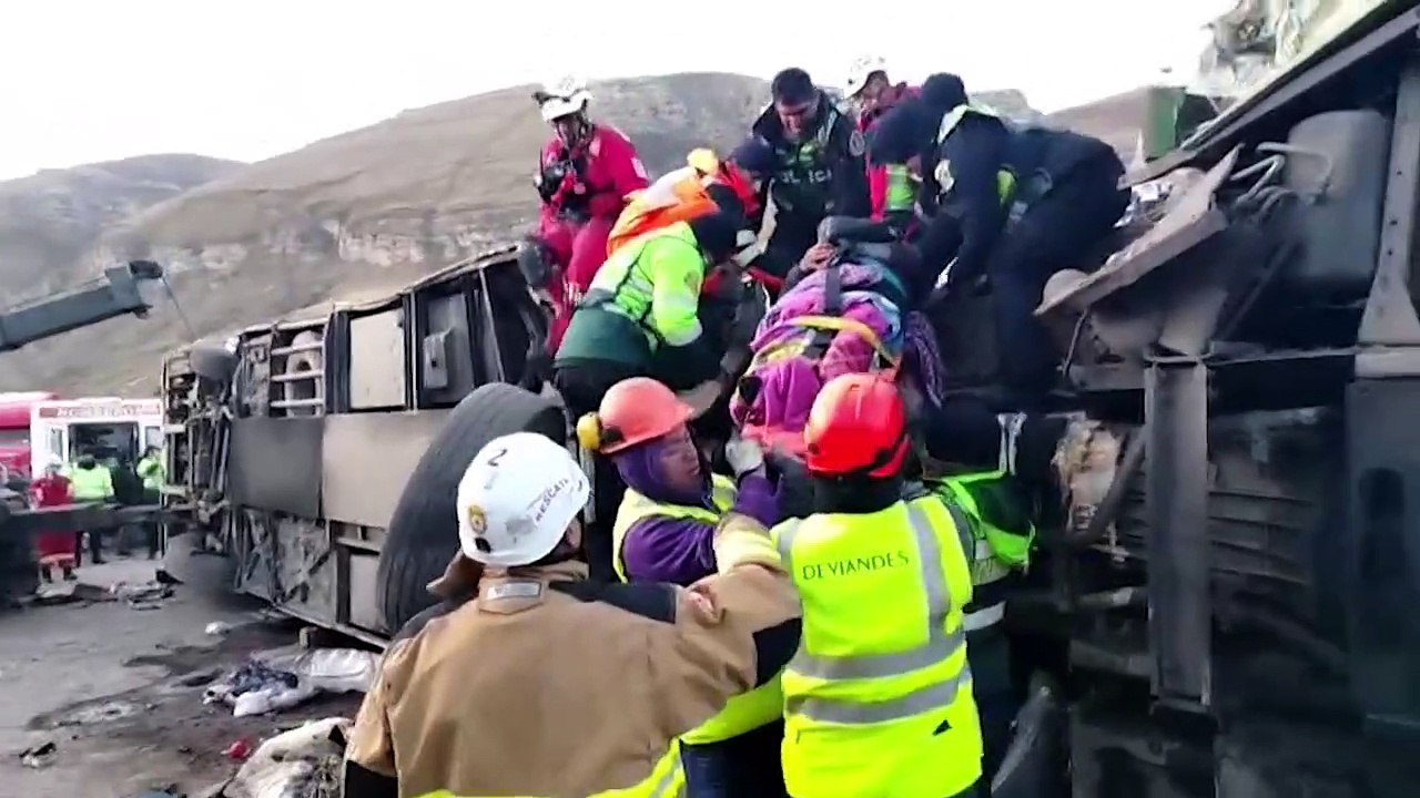 Al menos cuatro muertos y 36 heridos en choque de tren y autobús en Perú